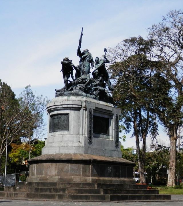 picture we took of the statue in Parque Nacional