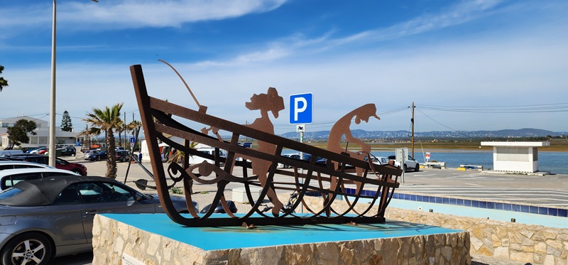 picture we took of the iron sculpture at praia de faro